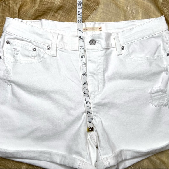 LEVI’S White Distressed Denim Mid Length Shorts - Picture 3 of 13